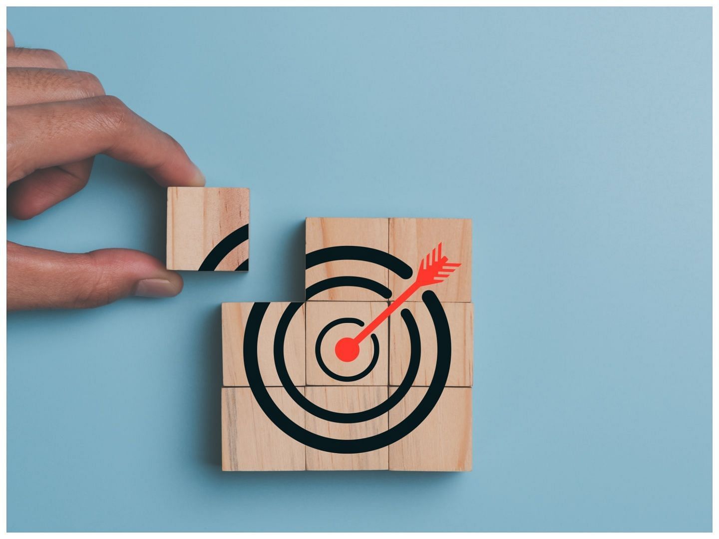 Setting goals and changing habits will make you active (Image via Vecteezy)